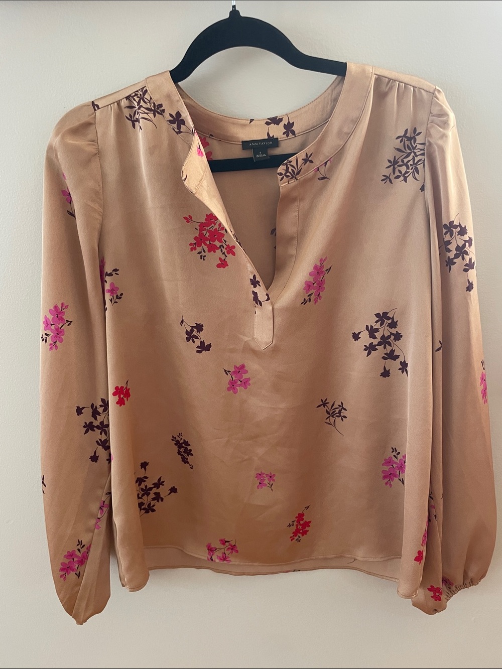Ann Taylor Tan Floral V‑Neck Long Sleeve Blouse